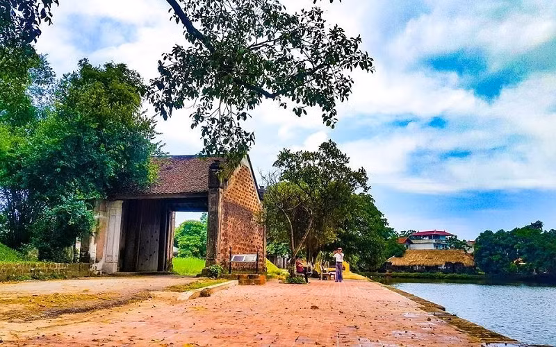 Đường Lâm đến nay vẫn giữ được vẻ đẹp của làng quê Bắc Bộ truyền thống.