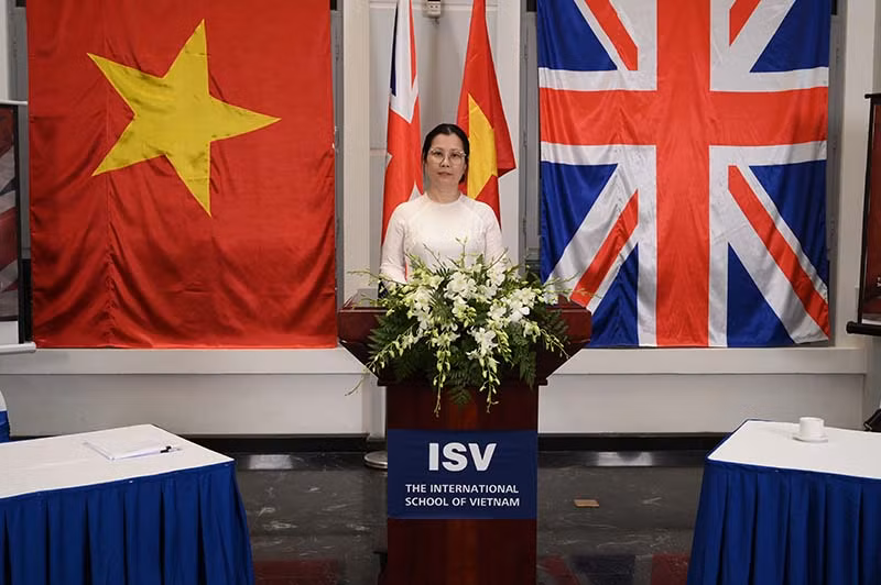 Kí kết thỏa thuận hợp tác giữa Trường Quốc tế Việt Nam và Trường Reigate Grammar School, Anh -0