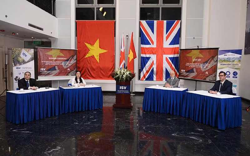 Quang cảnh lễ ký kết tại Việt Nam.