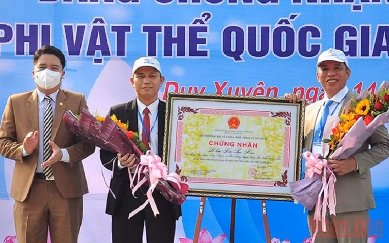 Trao bằng chứng nhận Di sản văn hóa phi vật thể cấp quốc gia Lễ hội Bà Thu Bồn.