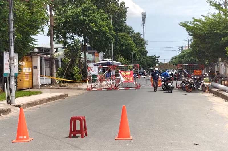 Cách ly y tế tạm thời khu vực chung quanh Công ty TNHH Puku Việt Nam.