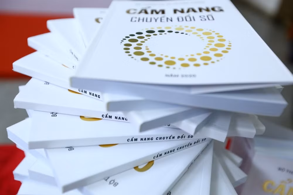 Ra mắt Cẩm nang chuyển đổi số -0