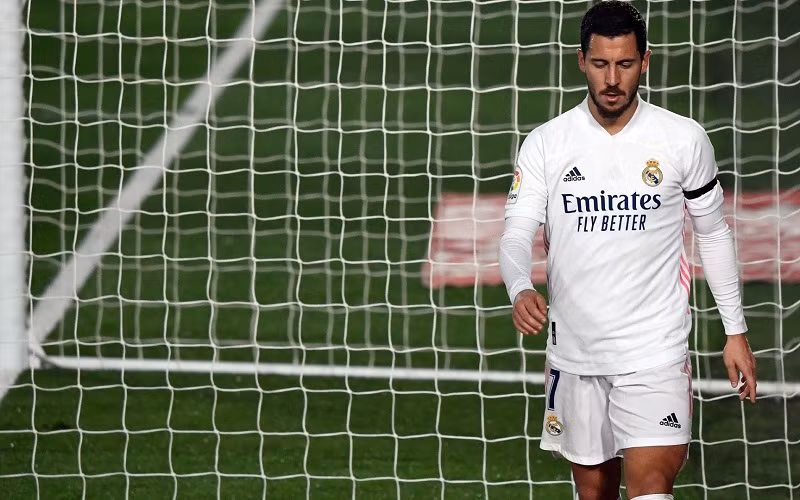 Hazard tiếp tục dính chấn thương trong ngày Real thua sốc trước đối thủ ưa thích Alaves (Ảnh: Getty Images).