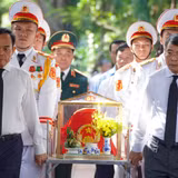 Thủ tướng Lê Minh Hưng tại lễ truy điệu các Anh hùng liệt sĩ.