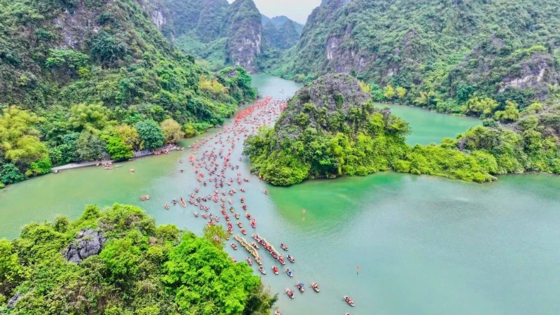 Lễ hội Tràng An 2025-Lan tỏa giá trị di sản ngàn năm. (Ảnh: Sở Du lịch tỉnh Ninh Bình)