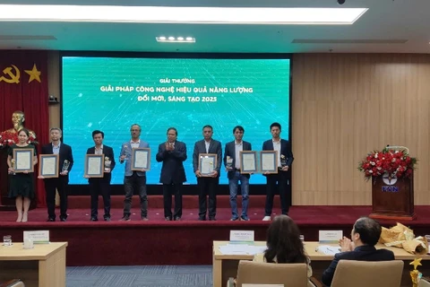 7 doanh nghiệp nhận giải thưởng Giải pháp công nghệ hiệu quả năng lượng đổi mới, sáng tạo.