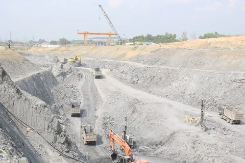 Ngay sau kỳ nghỉ Tết, công trường Thủy điện Trị An mở rộng nhanh chóng vào nhịp thi công sôi động, thể hiện khí thế lao động quyết tâm hoàn thành dự án đúng tiến độ. 