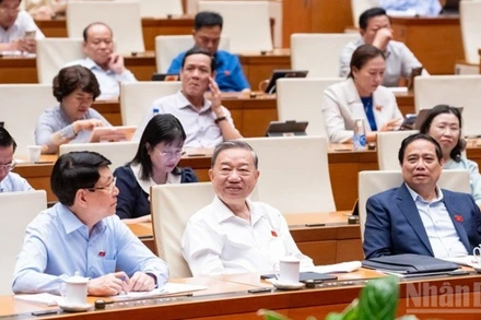 Lãnh đạo Đảng, Nhà nước cùng các đại biểu Quốc hội tham dự phiên họp. (Ảnh: DUY LINH)