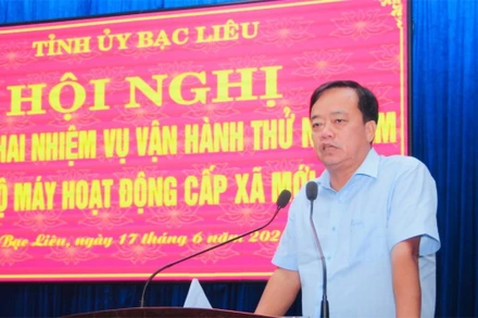 Đồng chí Huỳnh Quốc Việt, Ủy viên dự khuyết Trung ương Đảng, Phó Bí thư Thường trực Tỉnh ủy Bạc Liêu phát biểu chỉ đạo tại hội nghị.