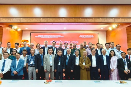 Các đại biểu tham dự hội thảo.