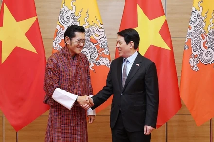 Chủ tịch nước Lương Cường và Quốc vương Bhutan Jigme Khesar Namgyel Wangchuck. (Ảnh: TTXVN)