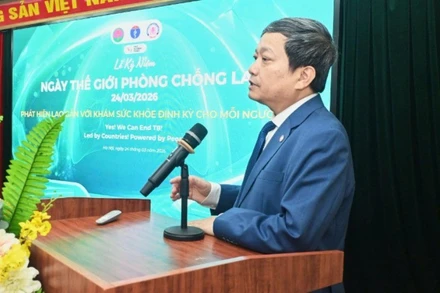 Tiến sĩ, bác sĩ Đinh Văn Lượng, Giám đốc Bệnh viện Phổi Trung ương, Trưởng Ban điều hành Chương trình chống lao Quốc gia chia sẻ tại chương trình. 