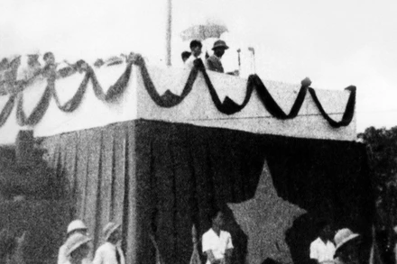 Ngày 2/9/1945, tại Quảng trường Ba Đình lịch sử, Chủ tịch Hồ Chí Minh đọc Tuyên ngôn Độc lập, khai sinh nước Việt Nam Dân chủ Cộng hòa. (Ảnh: Tư liệu TTXVN)