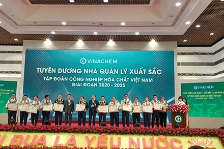 Vinachem tuyên dương các Nhà quản lý xuất sắc giai đoạn 2020-2025.
