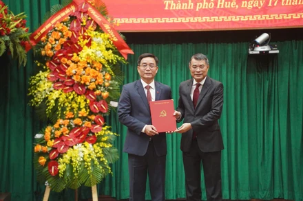 [Video] Công bố quyết định của Bộ Chính trị về công tác cán bộ tại Huế, Quảng Trị