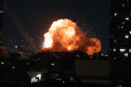 Địa điểm tại Tel Aviv, Israel bị trúng tên lửa từ Iran, ngày 28/2/2025. (Ảnh: IRNA/TTXVN)