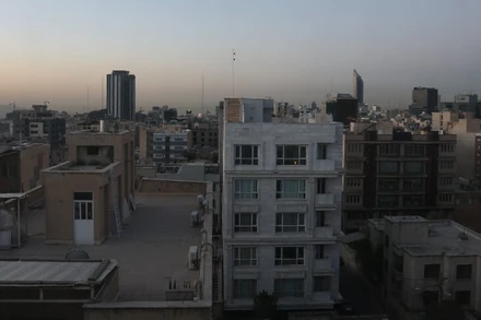 Quang cảnh thủ đô Tehran, Iran ngày 1/3/2026. (Ảnh: THX/TTXVN)