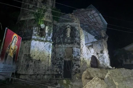 Nhà thờ bị hư hại sau trận động đất tại tỉnh Cebu, Philippines, ngày 30/9/2025. (Ảnh: THX/TTXVN)