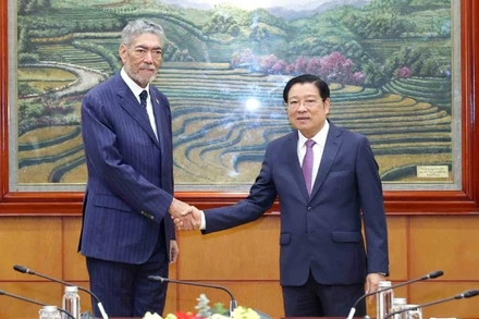 Trưởng Ban Nội chính Trung ương Phan Đình Trạc và Tổng Bí thư Đảng Phong trào Cánh tả Thống nhất Dominica Miguel Mejia. (Ảnh: TTXVN) 