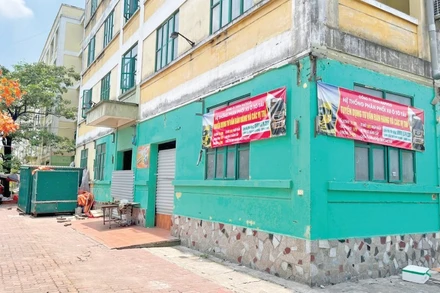 Diện tích tầng 1 khu nhà ở công nhân Kim Chung bỏ hoang, lãng phí.