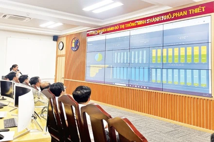 Trung tâm điều hành đô thị thông minh IOC Phan Thiết giúp người dân thuận tiện trong thủ tục hành chính.