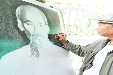 Sau nửa thế kỷ vẽ chân dung Bác Hồ, họa sĩ Võ Đồng Minh đã hoàn thành công trình lớn nhất của đời mình. (Ảnh ĐẠI DƯƠNG)