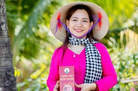 Chị Châu Thị Nương (xã Cô Tô, tỉnh An Giang) là nông dân Việt Nam xuất sắc năm 2025 với mô hình trồng nấm. (Ảnh: Ban Tổ chức cung cấp).