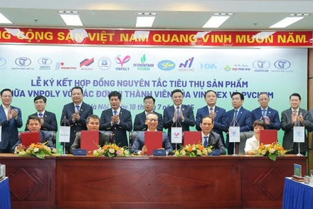 Ký kết hợp đồng nguyên tắc giữa VNPoly với các đơn vị Vinatex Hồng Lĩnh, Vinatex Phú Hưng, Dệt may Huế, Sợi Phú Bài.