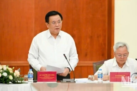 Giáo sư, Tiến sĩ Nguyễn Xuân Thắng, Ủy viên Bộ Chính trị, Giám đốc Học viện Chính trị quốc gia Hồ Chí Minh, Chủ tịch Hội đồng Lý luận Trung ương phát biểu khai mạc và đề dẫn hội thảo. (Ảnh: THẾ ĐẠI)