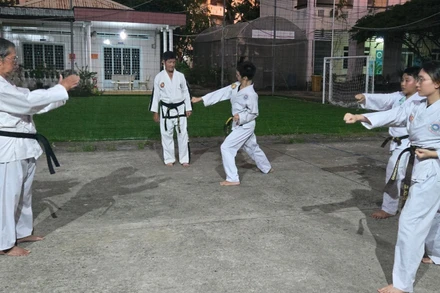 Các em học sinh trong một buổi tập.