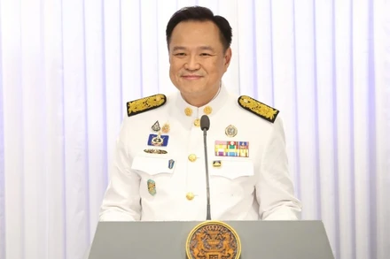 Tân Thủ tướng Thái Lan Anutin Charnvirakul phát biểu sau lễ nhận sắc lệnh phê chuẩn của Hoàng gia, tại Bangkok, ngày 7/9/2025. (Ảnh: THX/TTXVN)