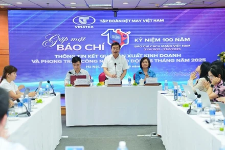 Lãnh đạo Vinatex thông tin về kết quả hoạt động sản xuất kinh doanh 6 tháng đầu năm 2025.