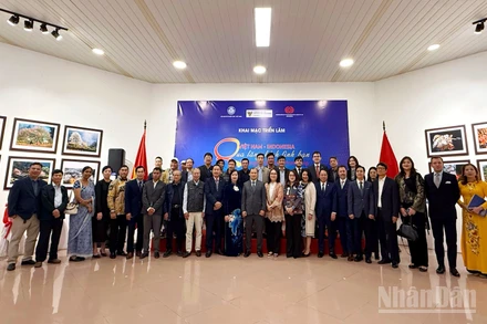Các đại biểu, nghệ sĩ Việt Nam và Indonesia tham dự sự kiện.