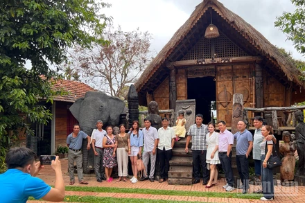 Nếu hỏi người dân Buôn Ma Thuột về một điểm đến giàu bản sắc để khám phá, câu trả lời thường gặp là buôn Akô Dhông.