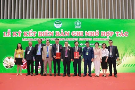 Ký kết hợp tác trong nghiên cứu, phát triển và thương mại hóa giống cây trồng, vật tư nông nghiệp giữa Việt Nam-Trung Quốc.