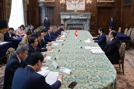 Phó Chủ tịch Quốc hội Trần Quang Phương hội kiến Chủ tịch Thượng viện Nhật Bản Sekiguchi Masakazu. (Ảnh: TTXVN) 