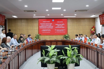 Quang cảnh buổi làm việc.