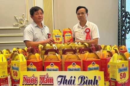 Sản phẩm OCOP 4 sao được trưng bày tại hội nghị xúc tiến thương mại tỉnh Hưng Yên năm 2025.