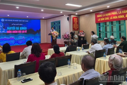 Sự kiện ra mắt sách thu hút các nhà nghiên cứu, nghệ sĩ nhiếp ảnh, sử gia, độc giả...