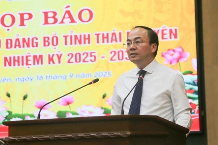 Phó Bí thư Thường trực Tỉnh ủy Thái Nguyên Nguyễn Đăng Bình phát biểu tại họp báo. (Ảnh: TUẤN SƠN)