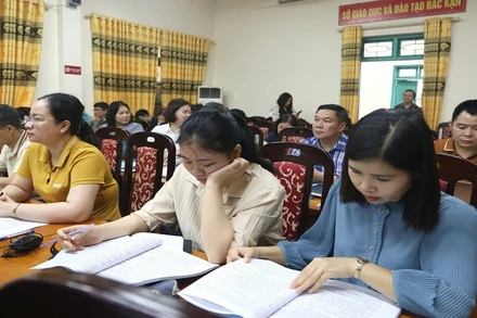 Cán bộ, giáo viên tham gia tập huấn về tổ chức thi tại Sở Giáo dục và đào tạo Bắc Kạn. (Ảnh: NGỌC TÚ).