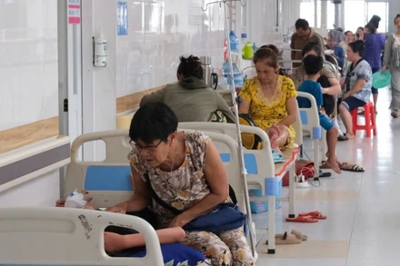 Các bệnh nhi điều trị sốt xuất huyết tại Cần Thơ.