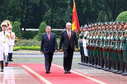 Tổng Bí thư Tô Lâm và Bí thư thứ nhất, Chủ tịch nước Cuba Miguel Díaz-Canel Bermúdez duyệt Đội danh dự Quân đội nhân dân Việt Nam nhân dịp thăm cấp Nhà nước tới Việt Nam, dự Lễ kỷ niệm 80 năm Cách mạng tháng Tám thành công và Quốc khánh nước Cộng hòa xã hội chủ nghĩa Việt Nam, từ ngày 31/8 đến ngày 2/9/2025. (Ảnh: TTXVN)
