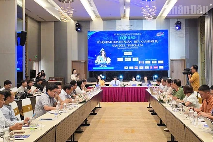 Ủy ban nhân dân tỉnh Gia Lai tổ chức họp báo công bố sự kiện.