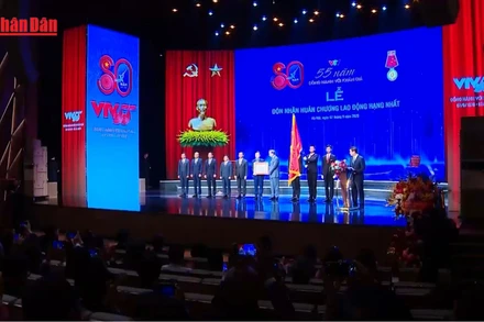 [Video] Tổng Bí thư dự Lễ kỷ niệm 55 năm Đài Truyền hình Việt Nam phát sóng chương trình đầu tiên 