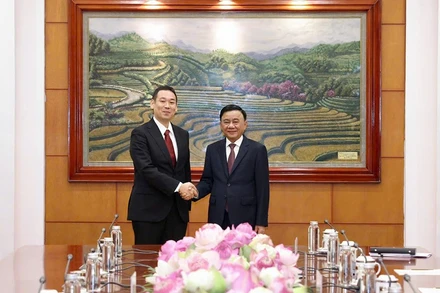 Đồng chí Trần Cẩm Tú tiếp đồng chí Tanaka Yu. (Ảnh: Bộ Ngoại giao)