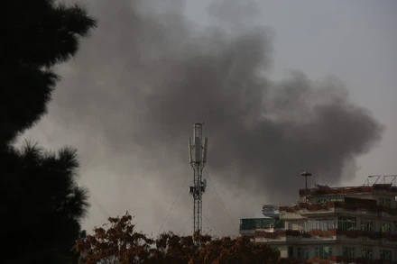 Khói bốc lên sau vụ nổ tại Kabul, Afghanistan, ngày 15/10/2025. (Ảnh: THX/TTXVN)
