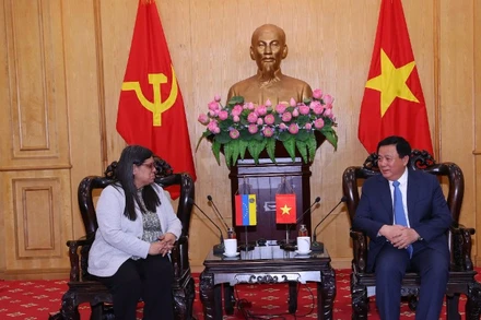 Đồng chí Nguyễn Xuân Thắng và bà Tataina Pugh Moreno tại buổi làm việc.