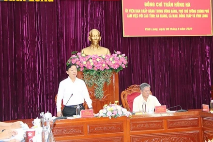 Phó Thủ tướng Chính phủ Trần Hồng Hà phát biểu chỉ đạo tại buổi làm việc.