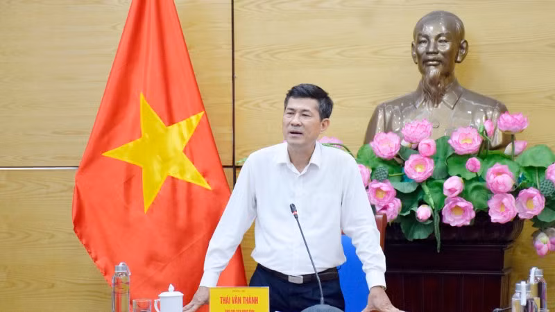 Đồng chí Thái Văn Thành, Phó Chủ tịch Ủy ban nhân dân tỉnh Nghệ An chủ trì cuộc họp. (Ảnh: PHAN QUỲNH)